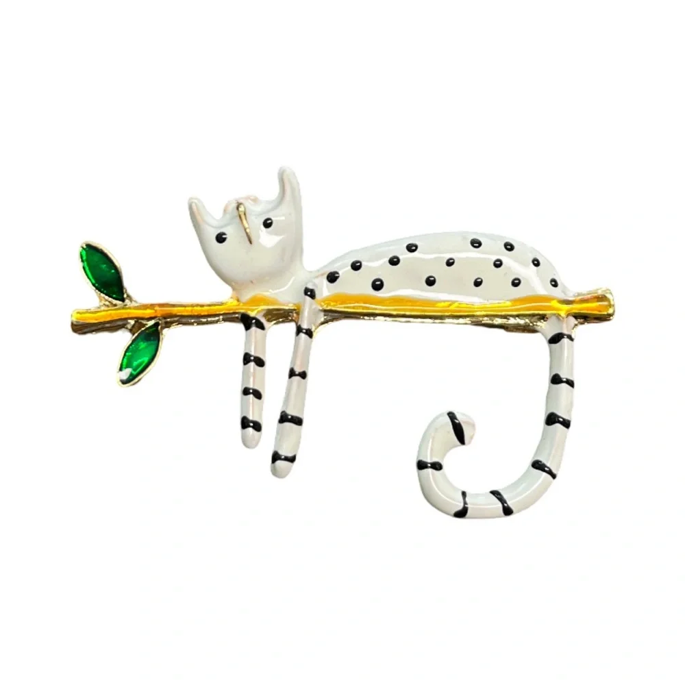 Brooch NIP White Polka Dot Cat on Branch, Enamel paint on goldtone base